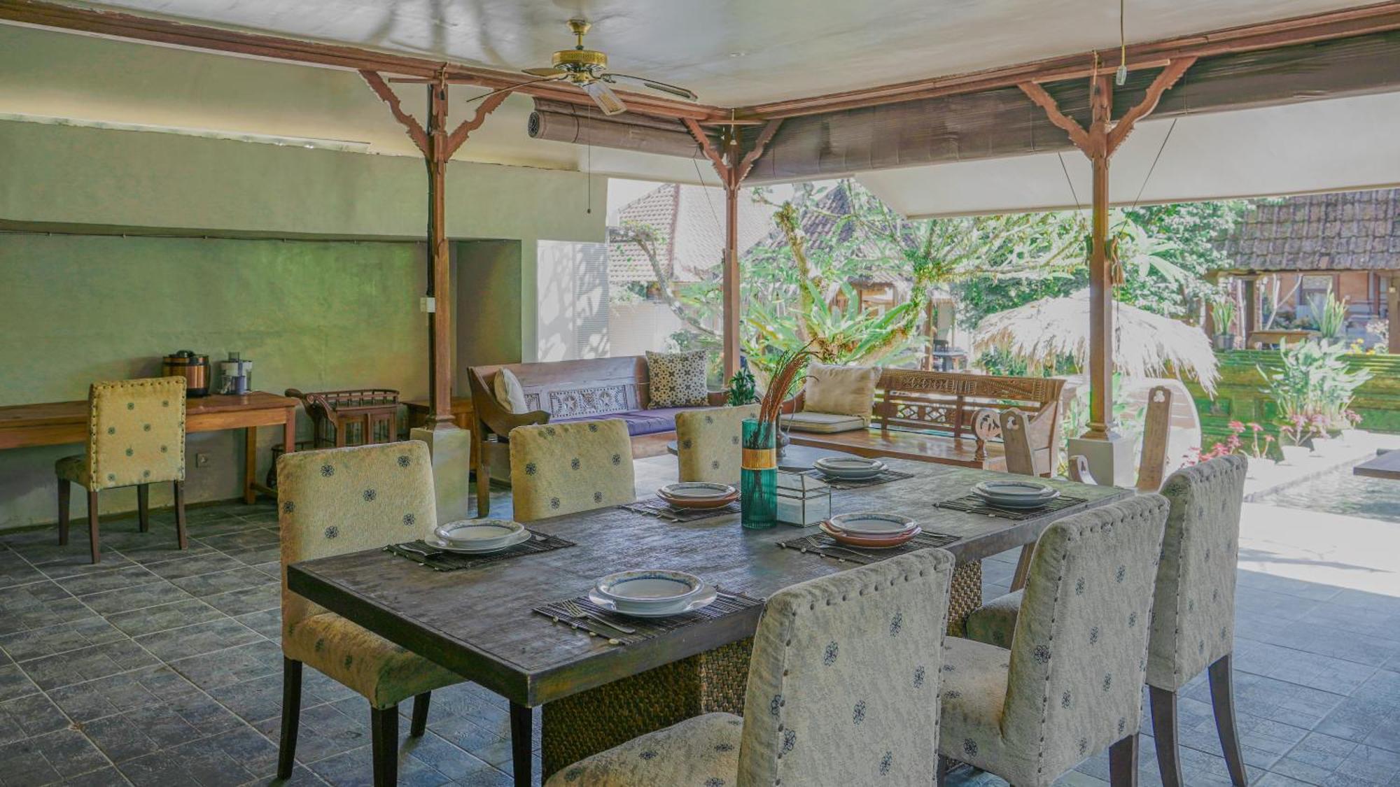 ホテル Lokasari Retreat ウブド エクステリア 写真
