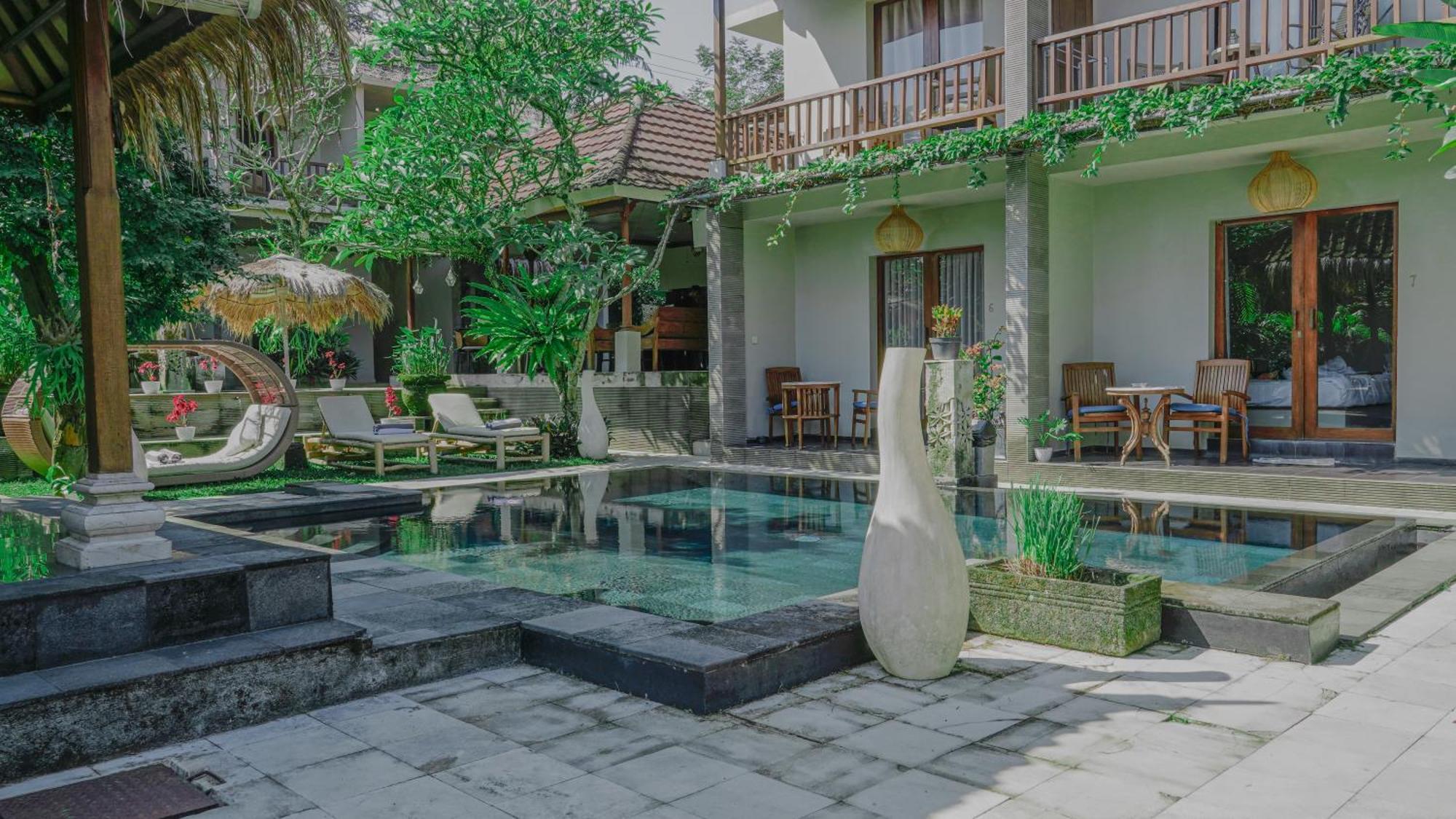 ホテル Lokasari Retreat ウブド エクステリア 写真